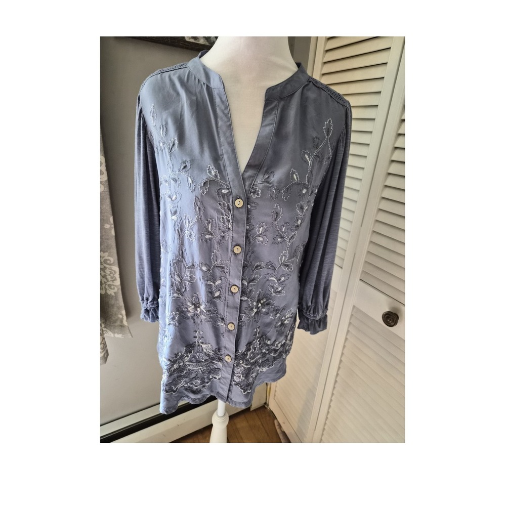 Democracy Women's Dusty Blue Floral Embroidered Lace Blouse Small